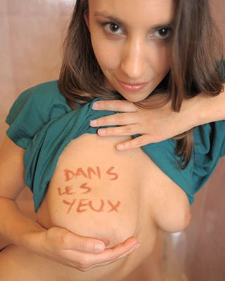 Nadia – Beurette pétillante | Tel rose joueuse